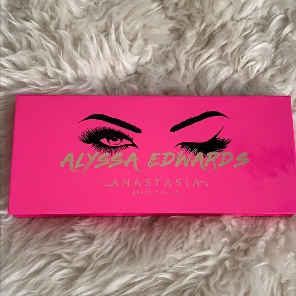 Anastasia Beceely Hills Alyssa Edwards palette